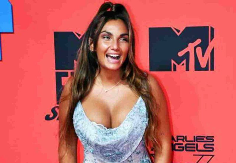 Elettra Lamborghini rivela i suoi problemi di salute sui social