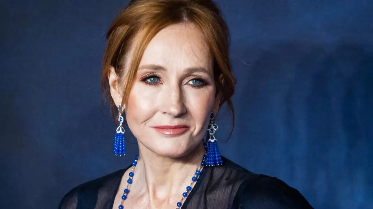 J. K. Rowling bruciata viva in un romanzo