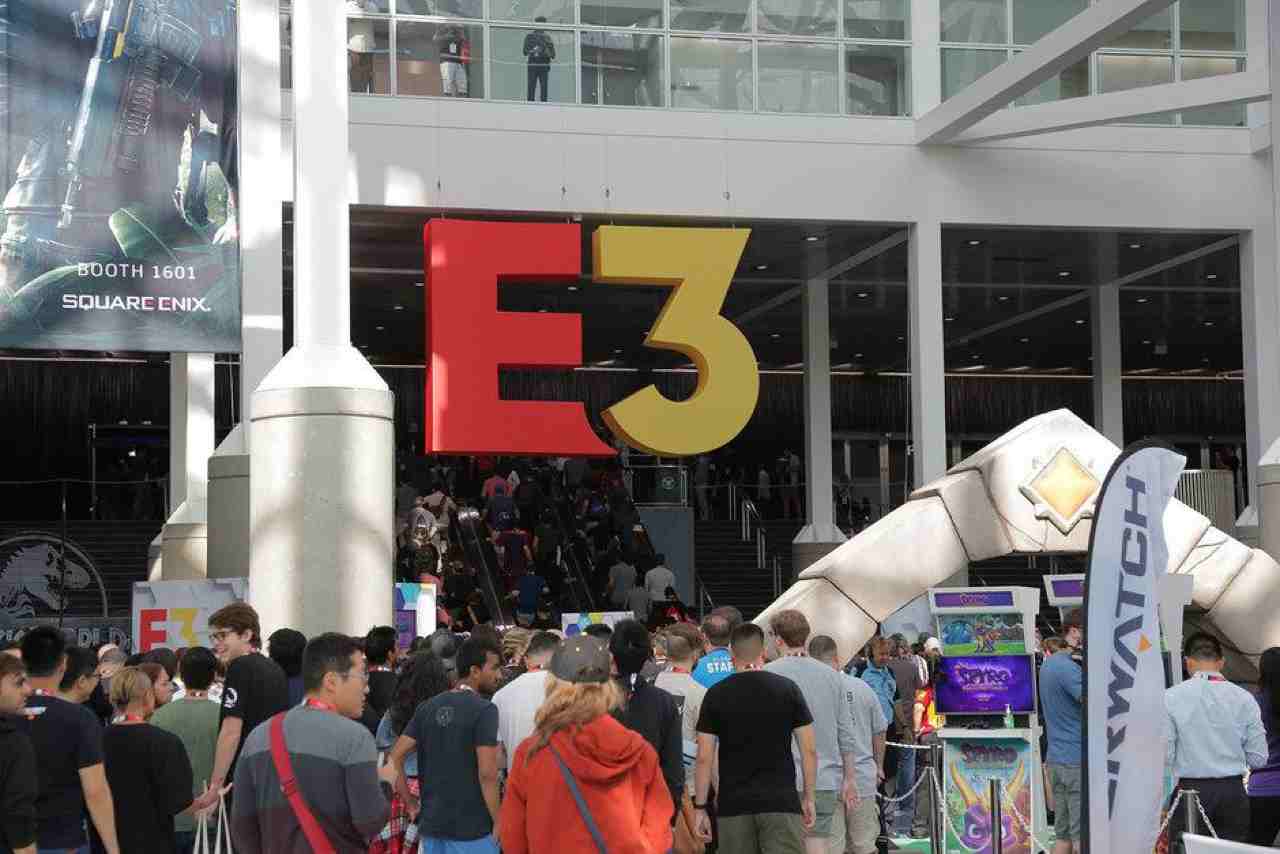 E3