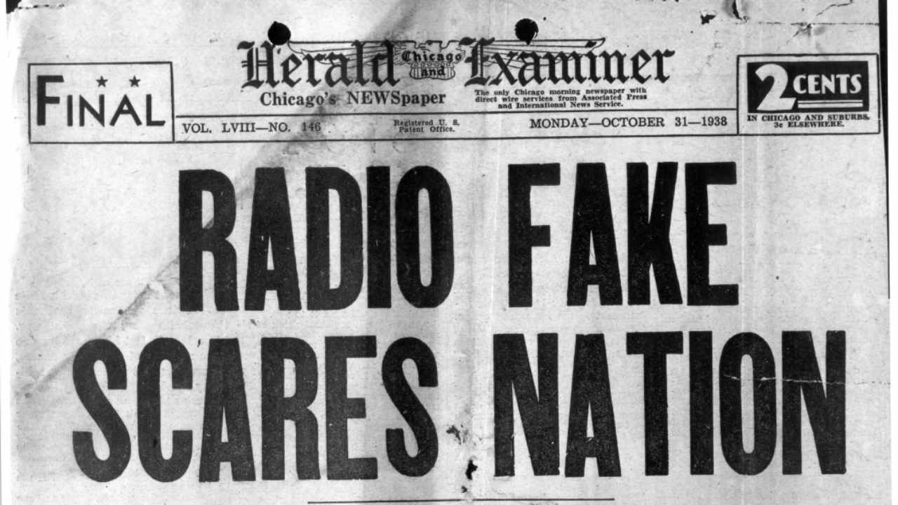 war of the worlds fake news